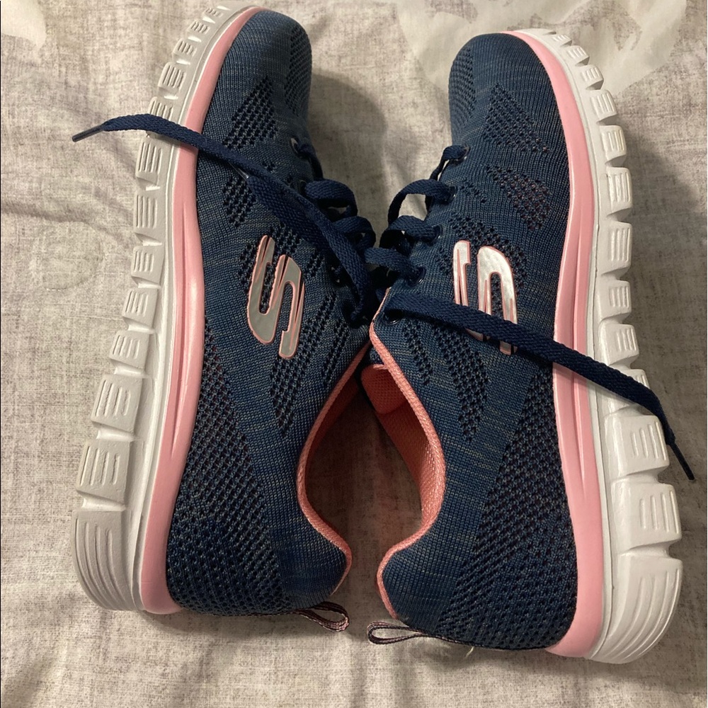 EUC Navy Skechers w/Memory Foam Size 9.5